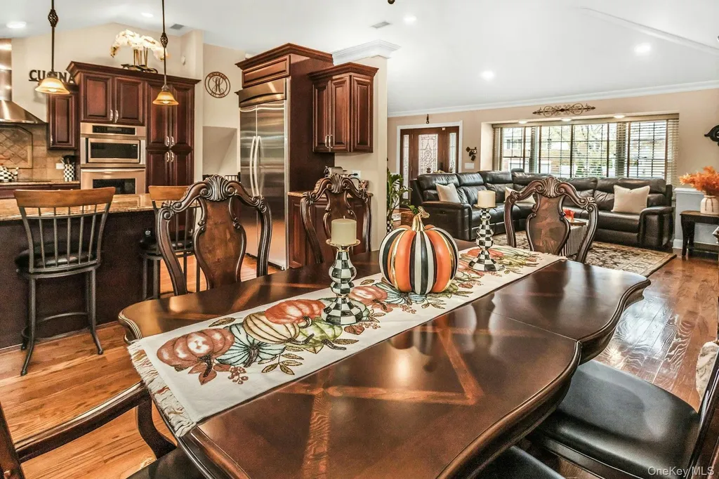 944 Plum Tree Road W Westbury NY 11590