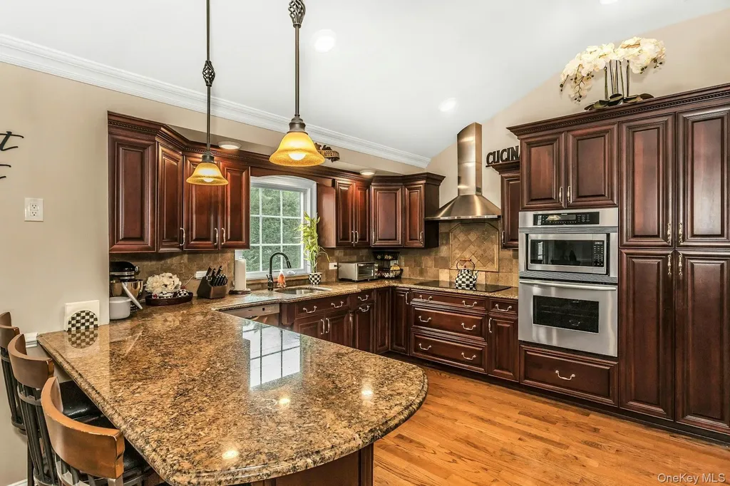 944 Plum Tree Road W Westbury NY 11590