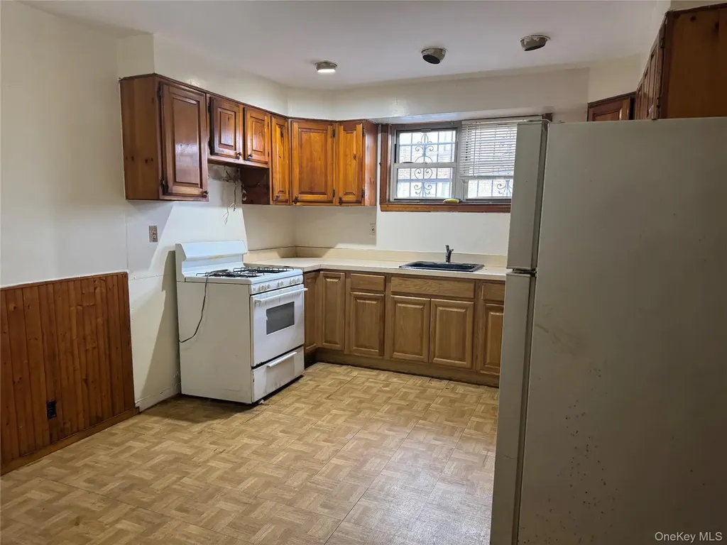 4557 White Plains Road Bronx NY 10470