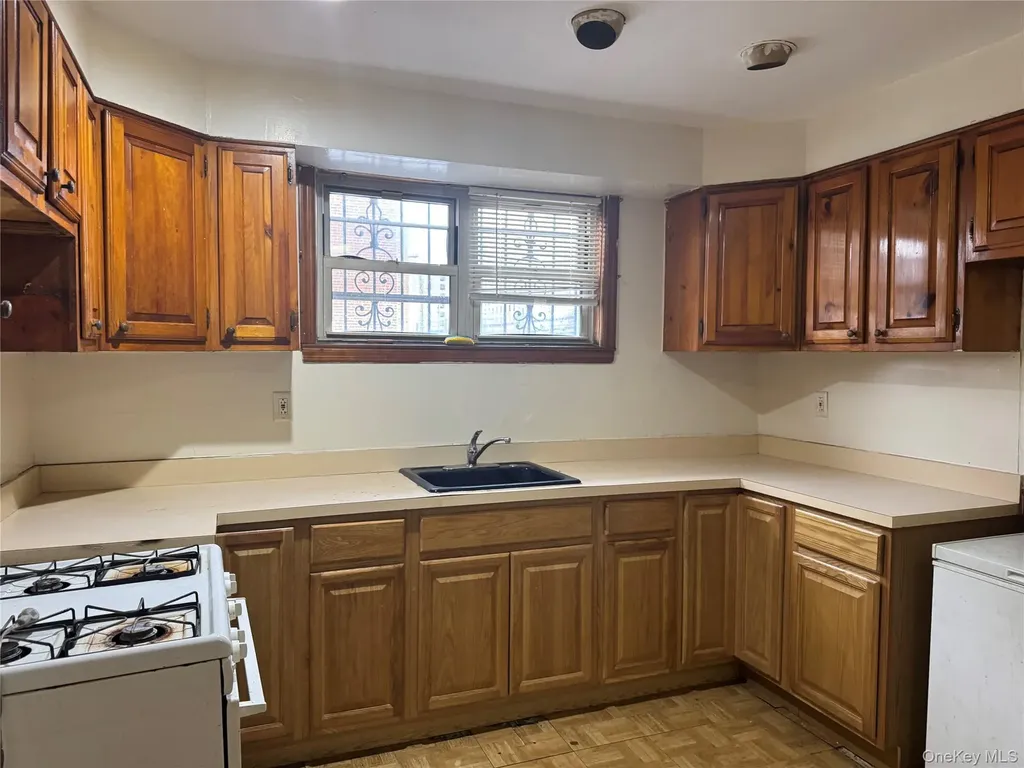 4557 White Plains Road Bronx NY 10470