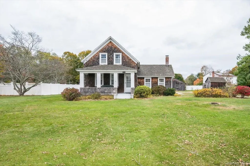 811 Locust Avenue Bohemia NY 11716