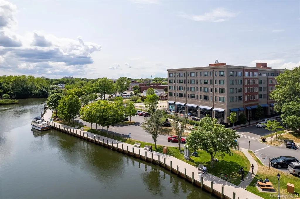 221 E Main Street Riverhead NY 11901