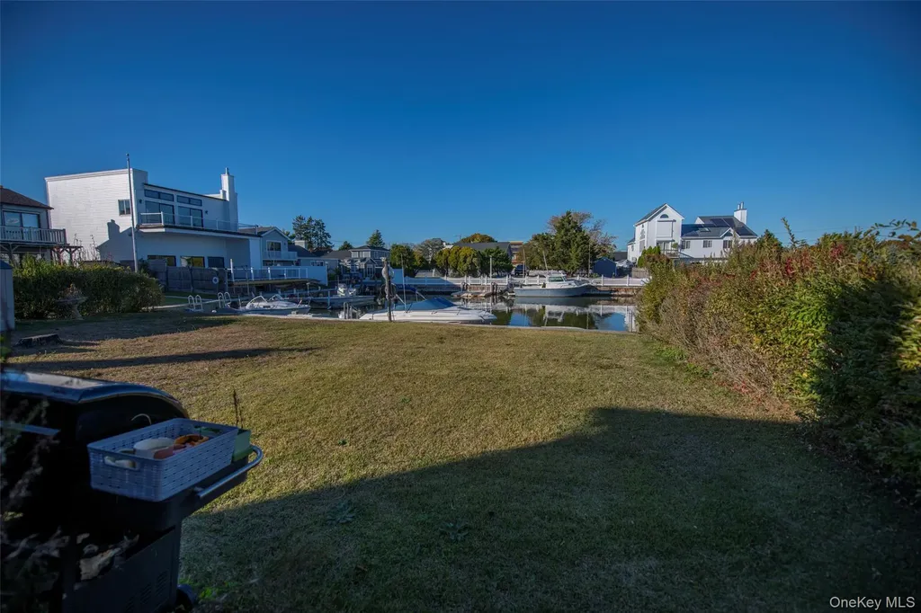 7 Fairlawn Court Shirley NY 11967