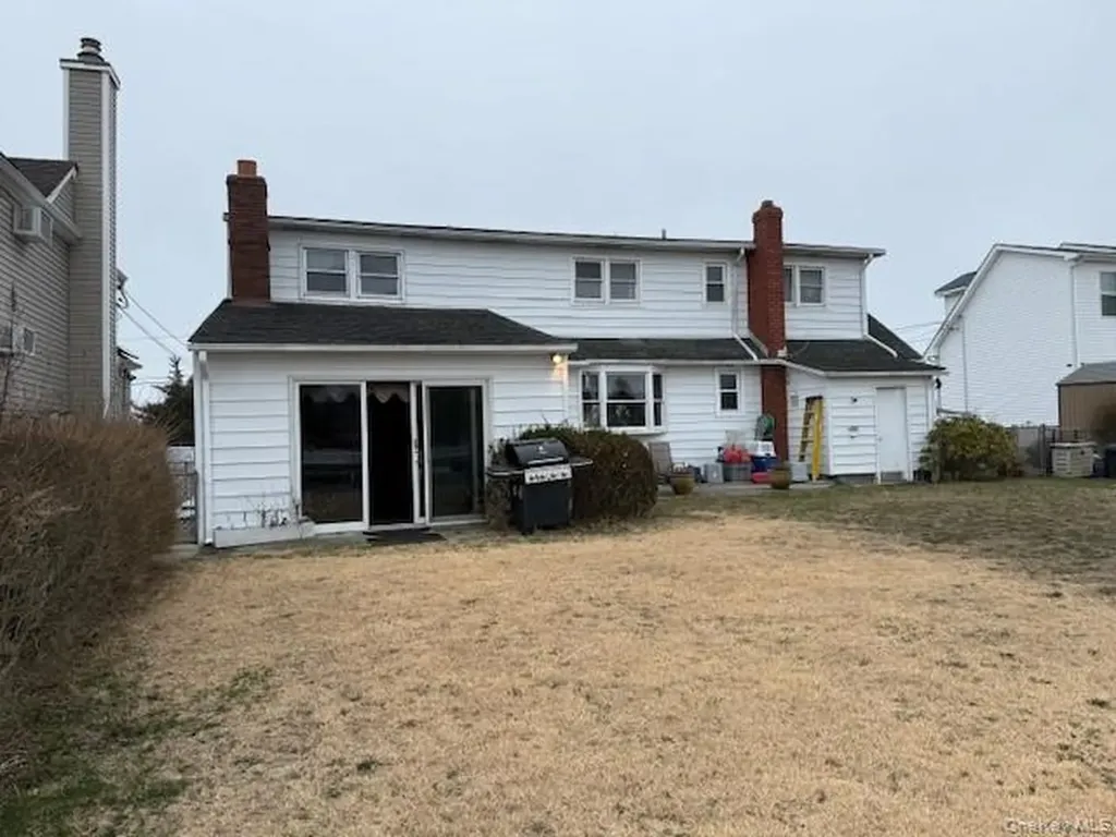 7 Fairlawn Court Shirley NY 11967