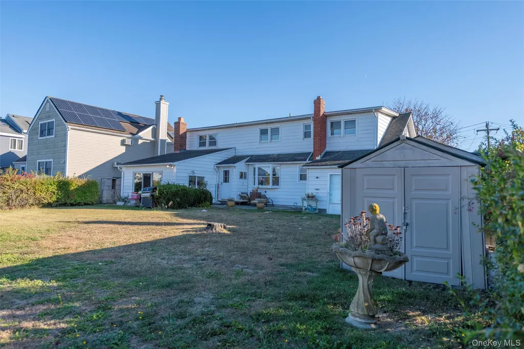 7 Fairlawn Court Shirley NY 11967