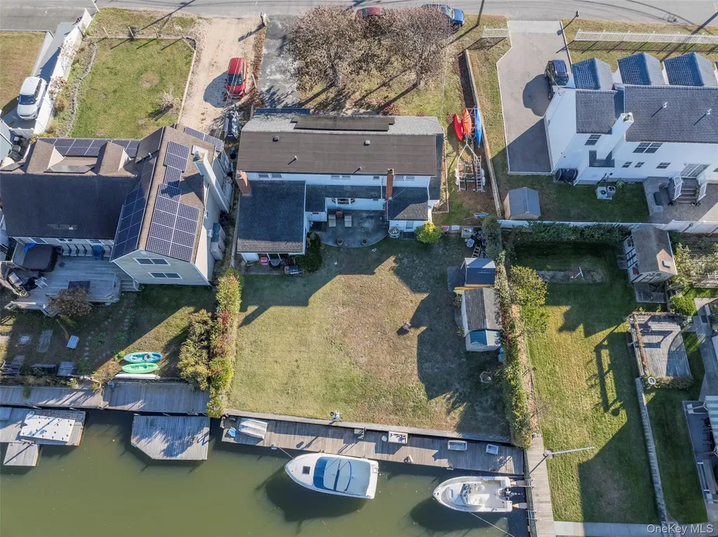 7 Fairlawn Court Shirley NY 11967