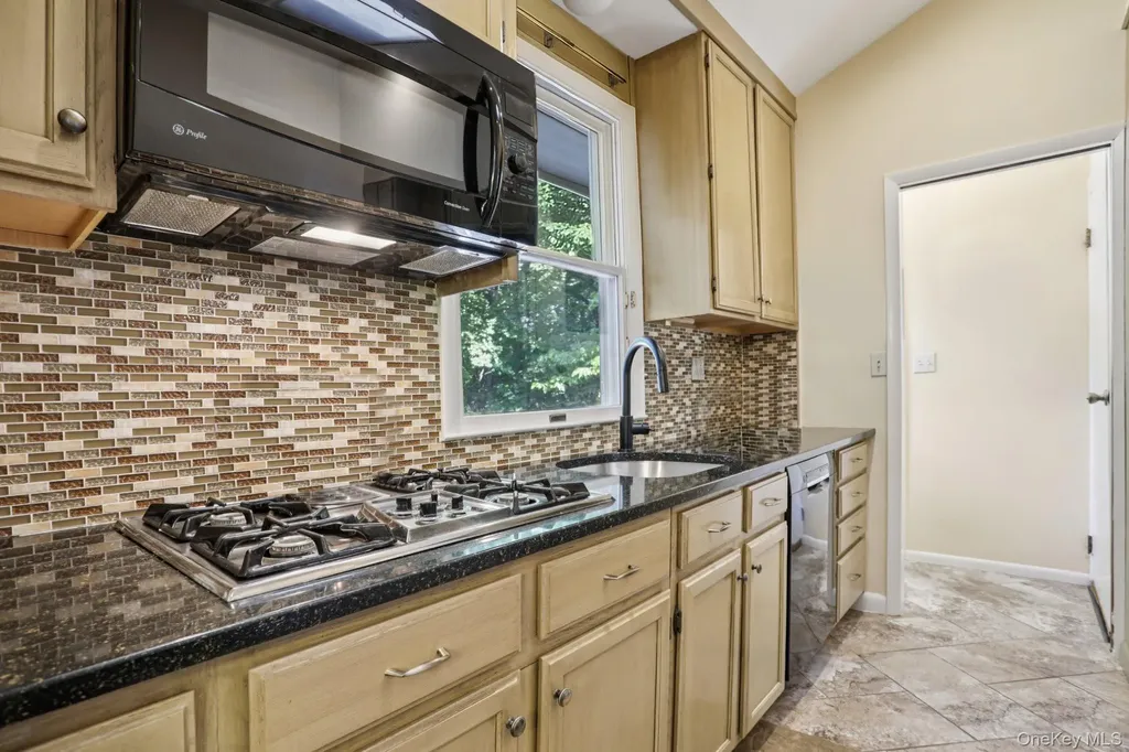 36 Capt Honeywells Road Ardsley NY 10502
