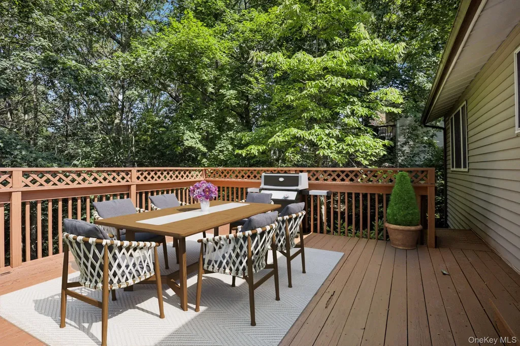 36 Capt Honeywells Road Ardsley NY 10502