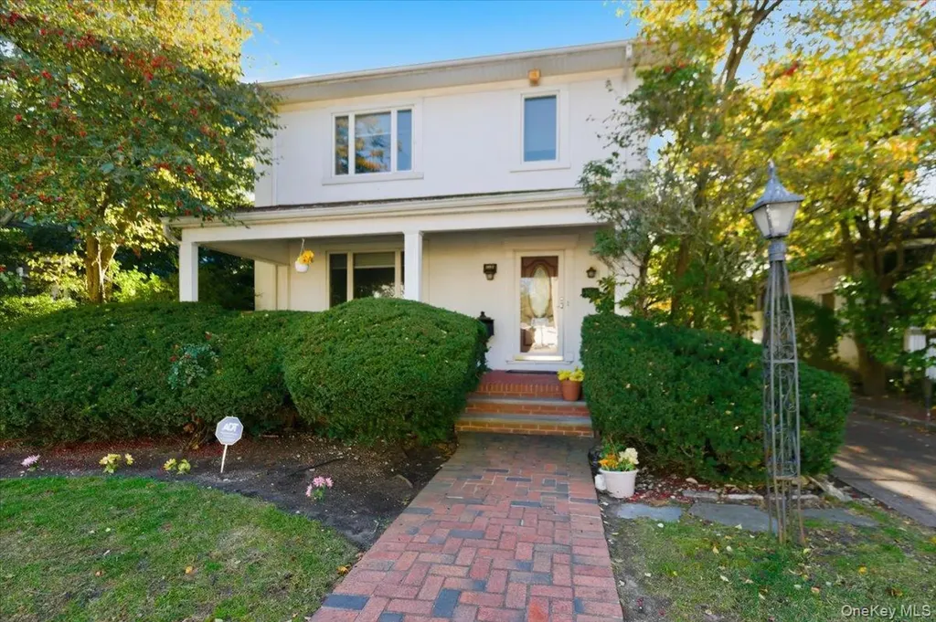 1053 Quentin Place Woodmere NY 11598