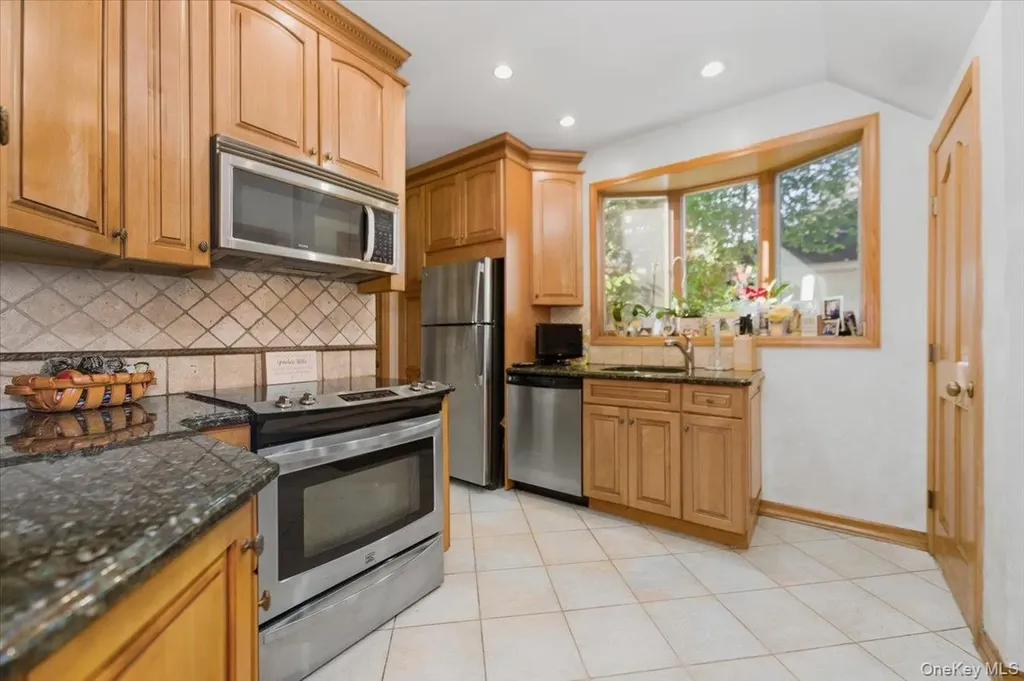 1053 Quentin Place Woodmere NY 11598