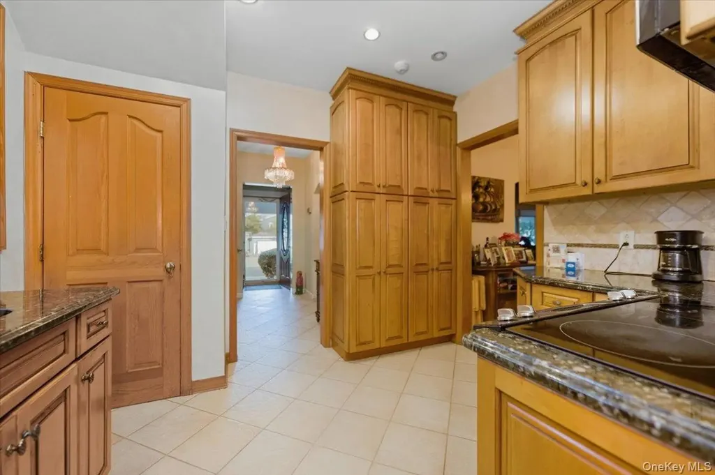 1053 Quentin Place Woodmere NY 11598