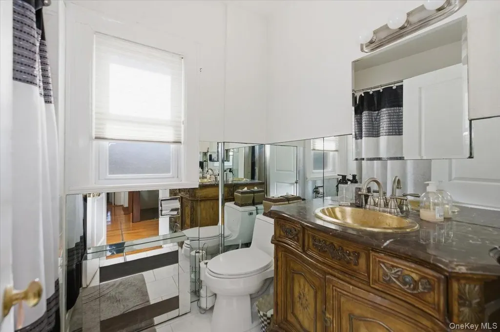 1053 Quentin Place Woodmere NY 11598