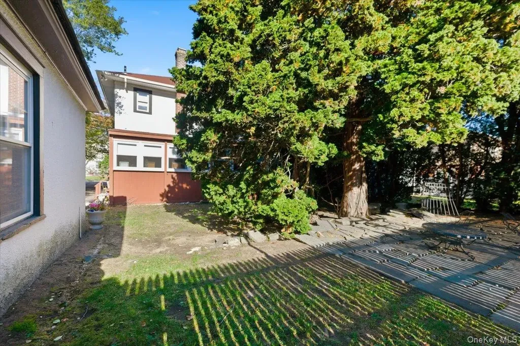 1053 Quentin Place Woodmere NY 11598
