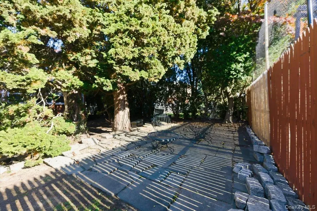 1053 Quentin Place Woodmere NY 11598