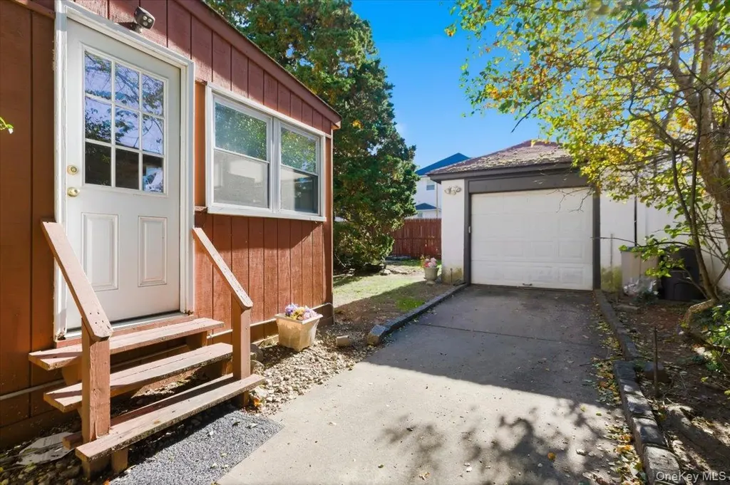 1053 Quentin Place Woodmere NY 11598