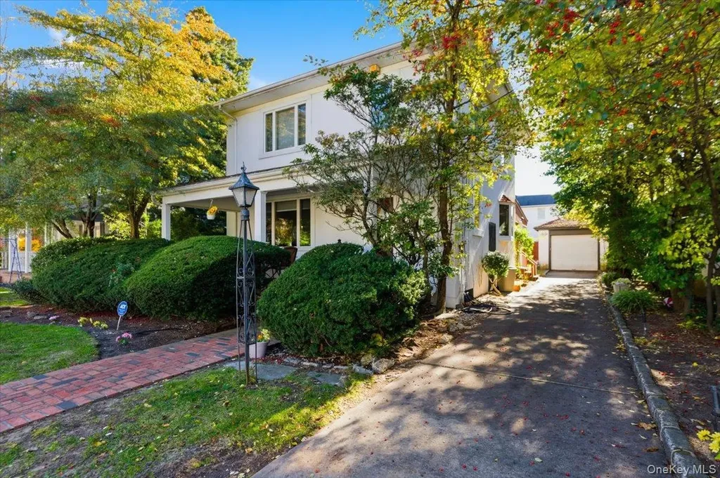 1053 Quentin Place Woodmere NY 11598
