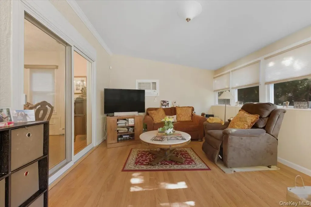 1053 Quentin Place Woodmere NY 11598