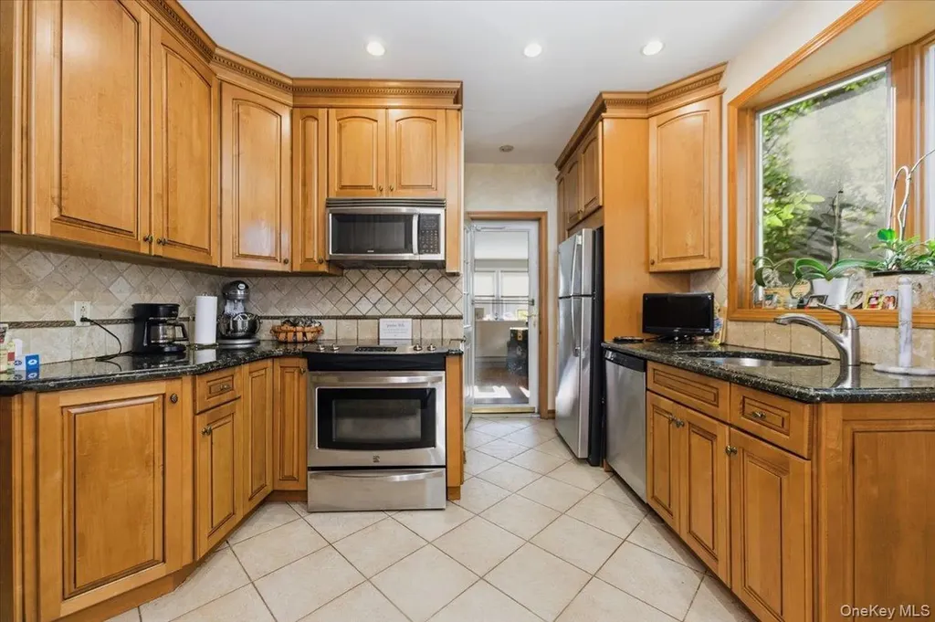 1053 Quentin Place Woodmere NY 11598