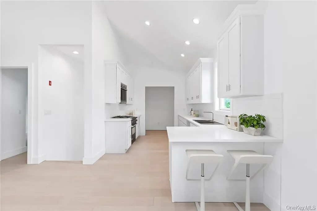 21 Montauk Highway Westhampton NY 11977