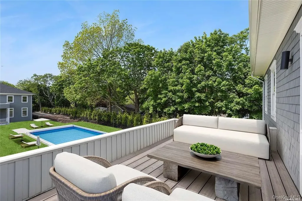 21 Montauk Highway Westhampton NY 11977