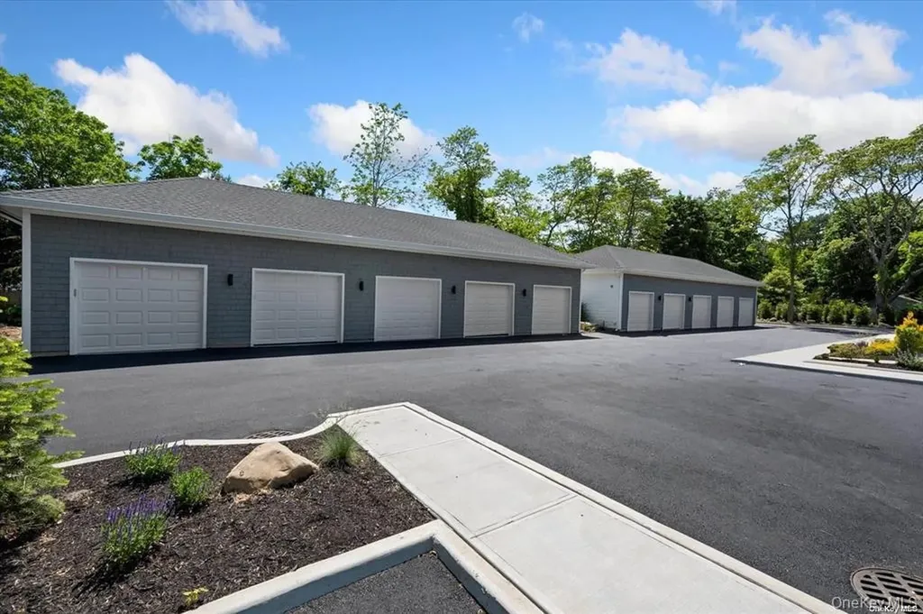 21 Montauk Highway Westhampton NY 11977