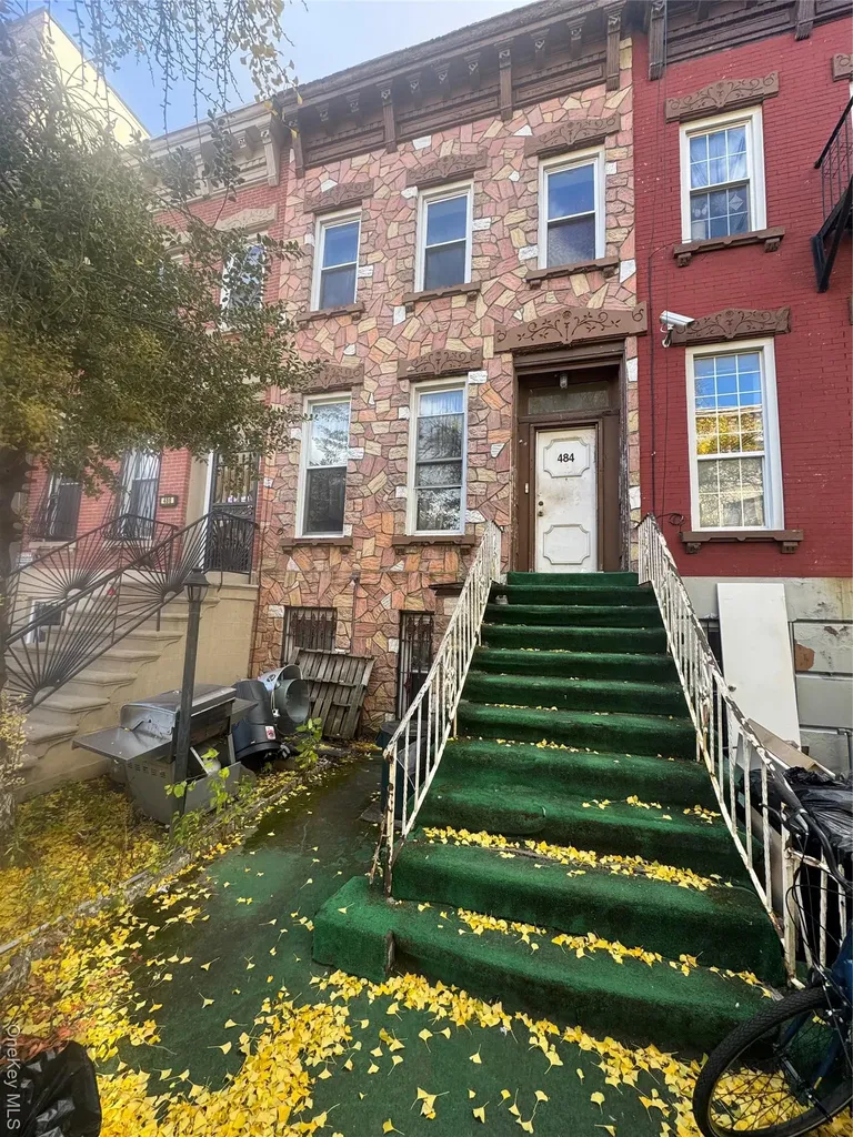 Brooklyn NY 11221