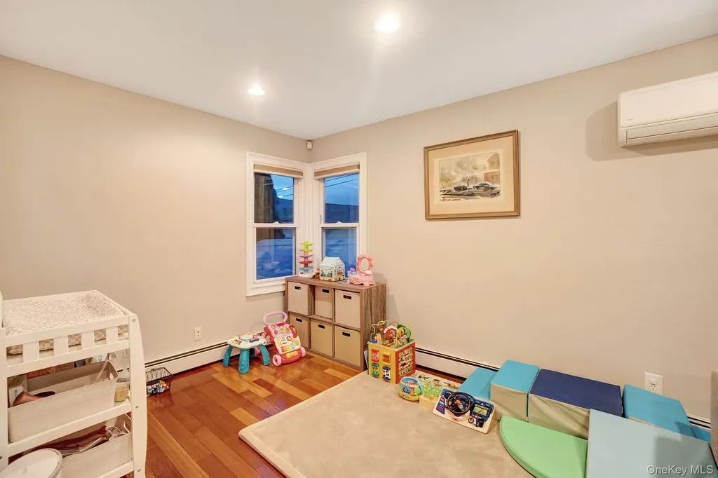 186 Robin Place Levittown NY 11756