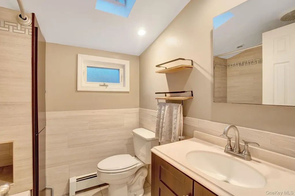 186 Robin Place Levittown NY 11756