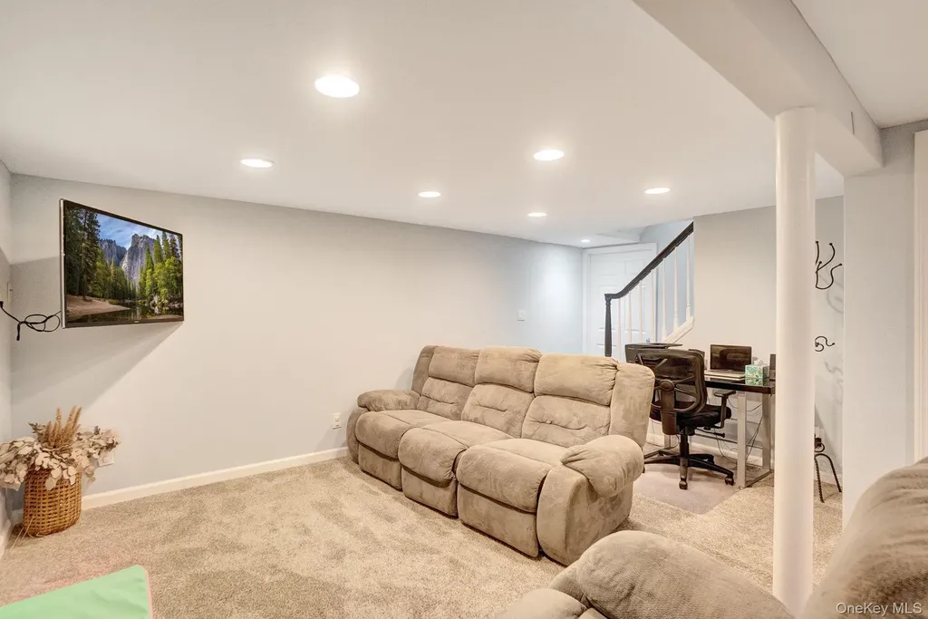 186 Robin Place Levittown NY 11756