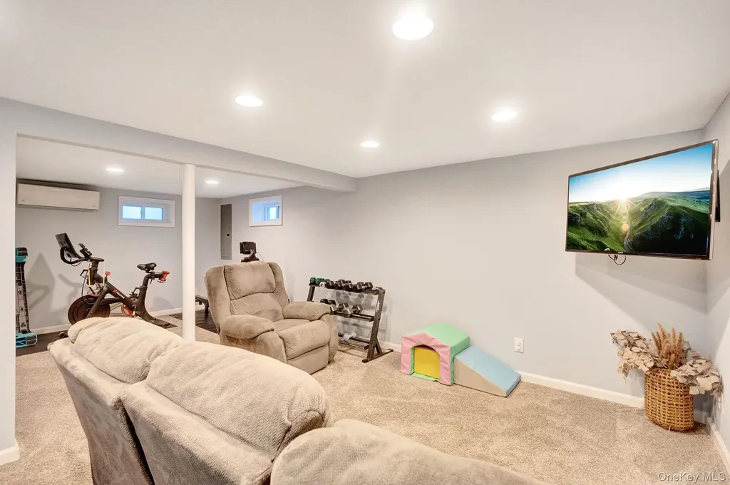 186 Robin Place Levittown NY 11756