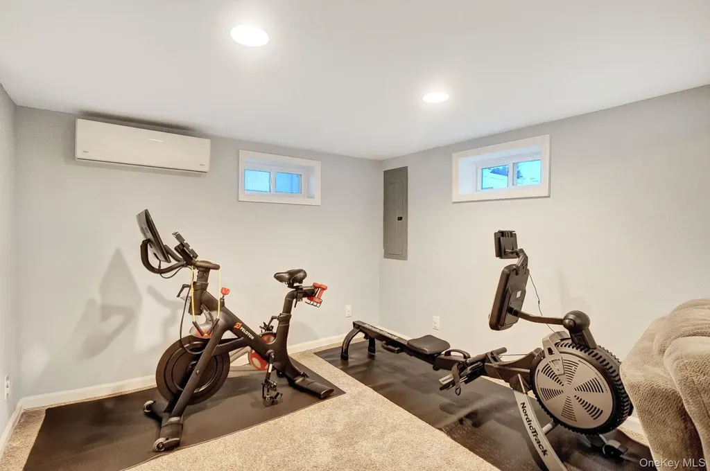 186 Robin Place Levittown NY 11756