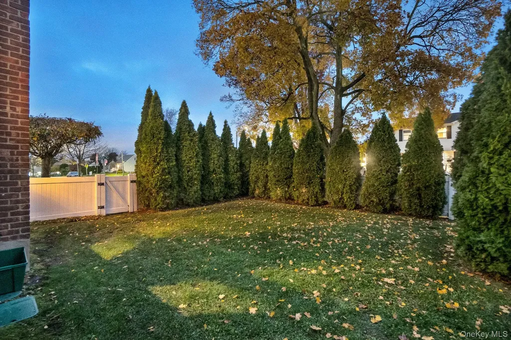 186 Robin Place Levittown NY 11756