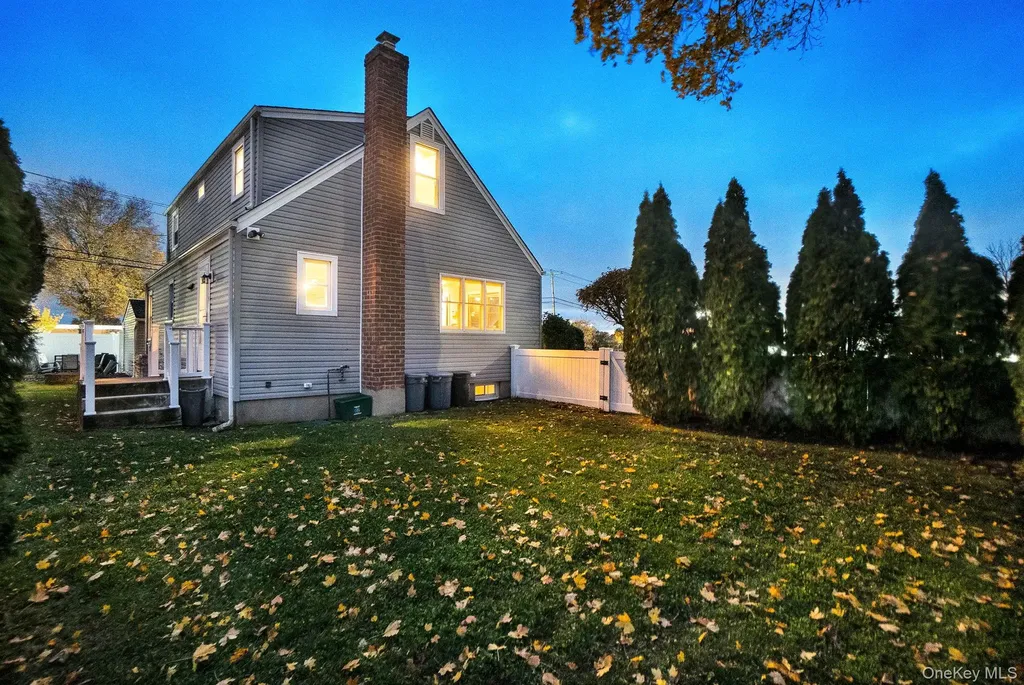 186 Robin Place Levittown NY 11756