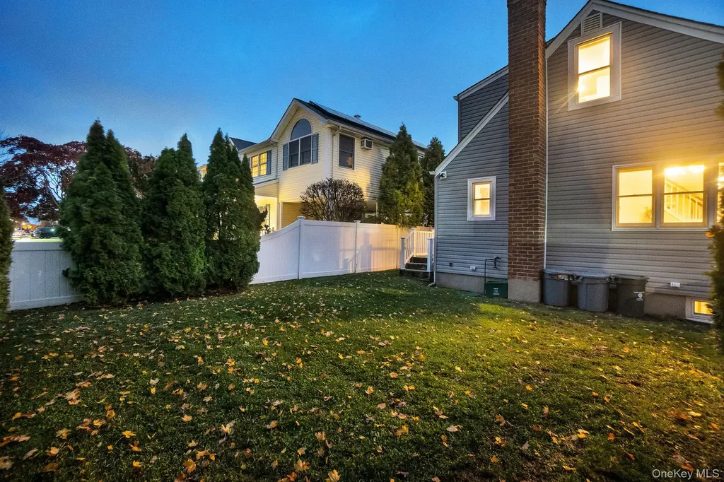 186 Robin Place Levittown NY 11756