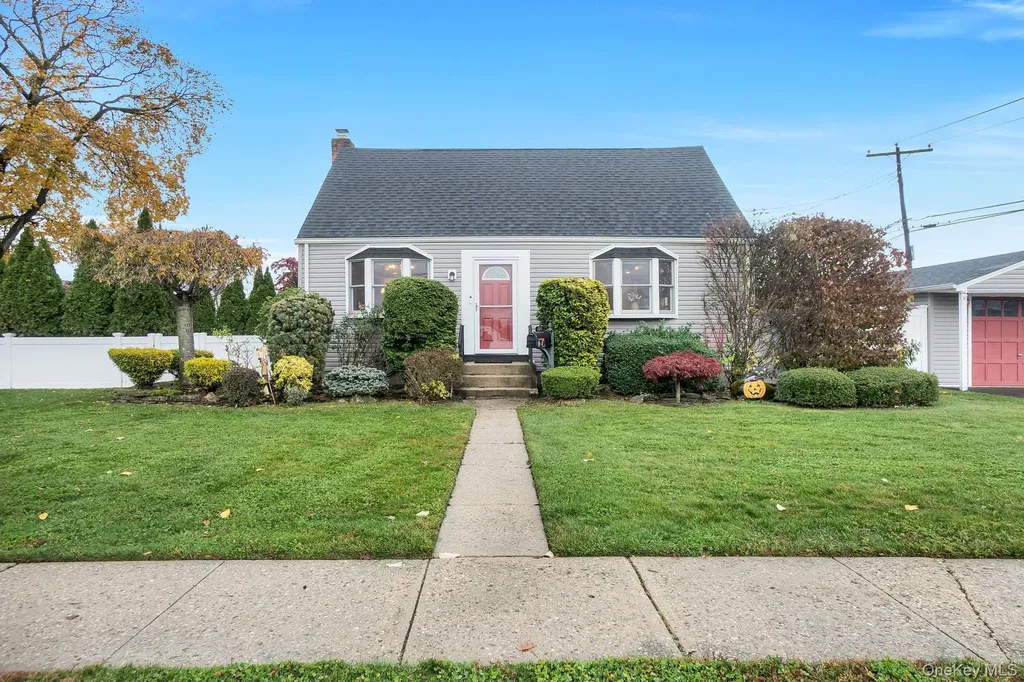 186 Robin Place Levittown NY 11756