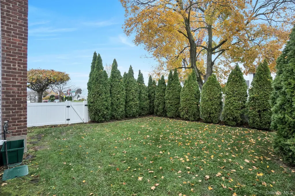 186 Robin Place Levittown NY 11756