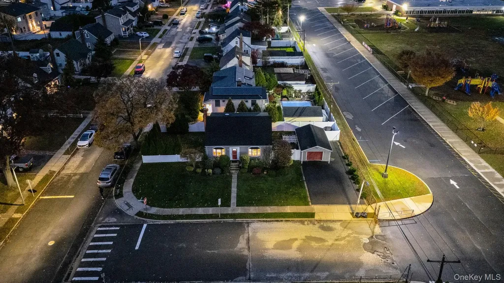 186 Robin Place Levittown NY 11756