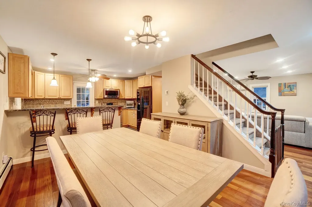 186 Robin Place Levittown NY 11756