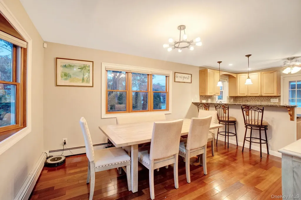 186 Robin Place Levittown NY 11756
