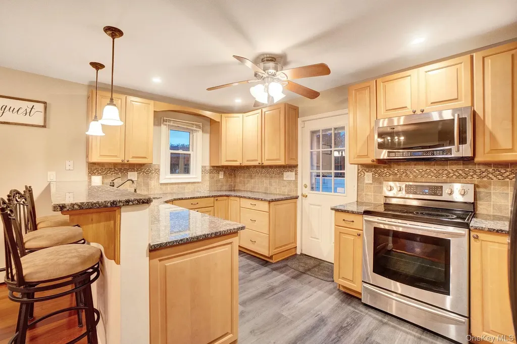 186 Robin Place Levittown NY 11756