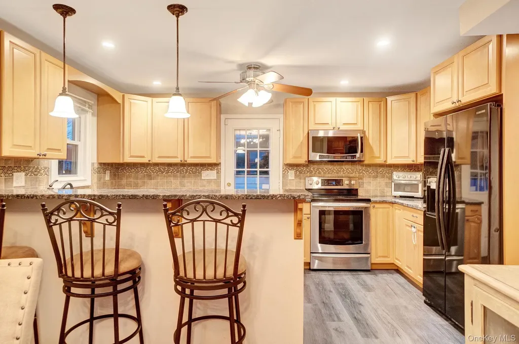 186 Robin Place Levittown NY 11756