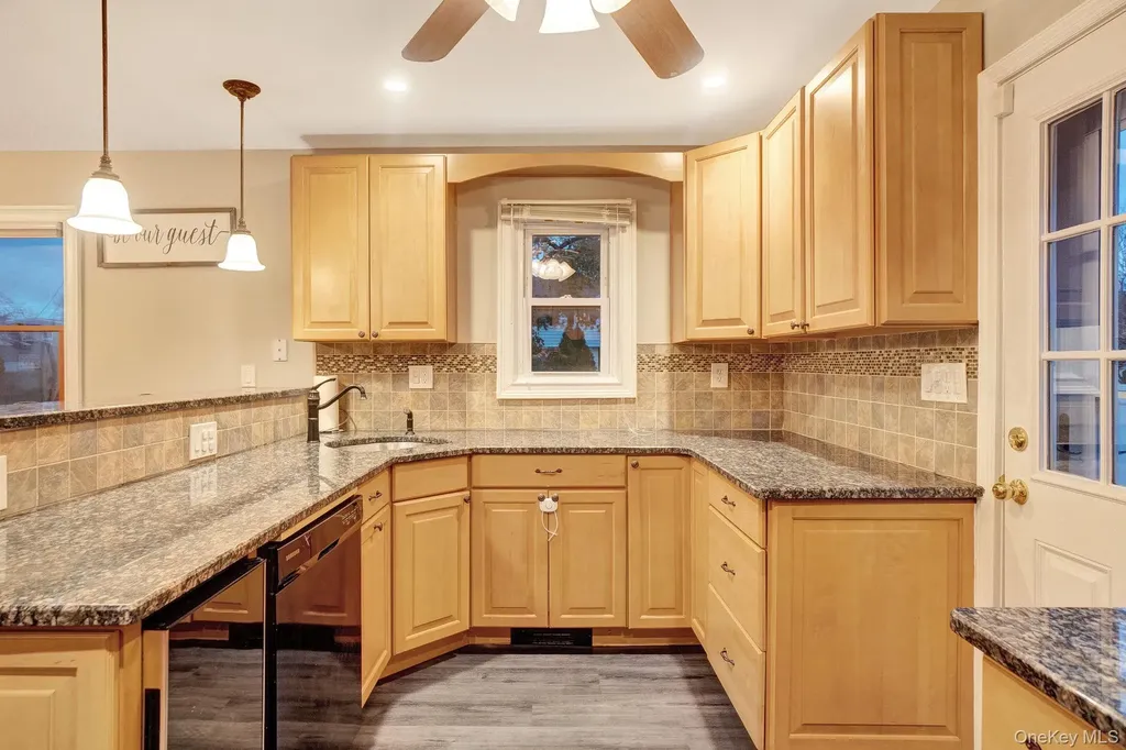 186 Robin Place Levittown NY 11756