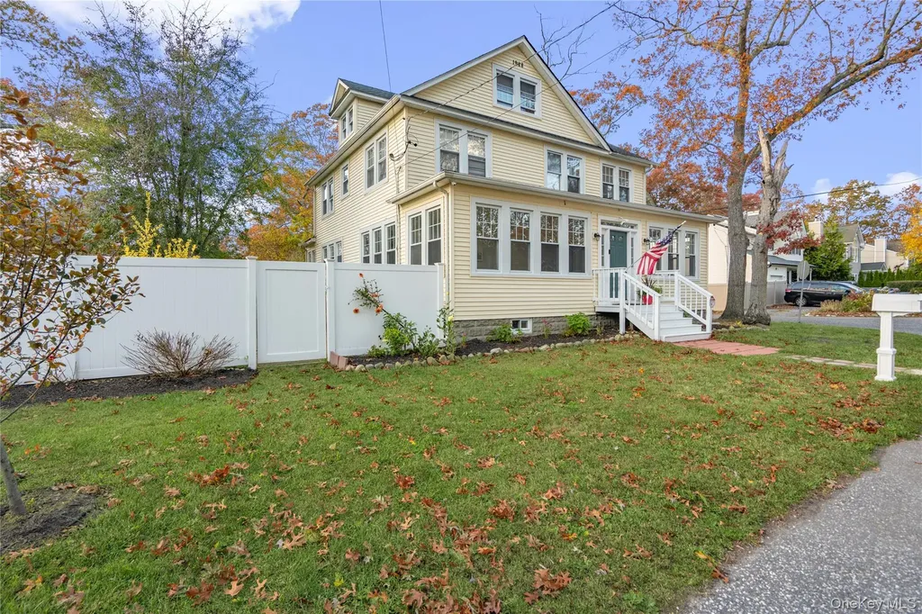 64 Vernon Avenue Mastic NY 11950