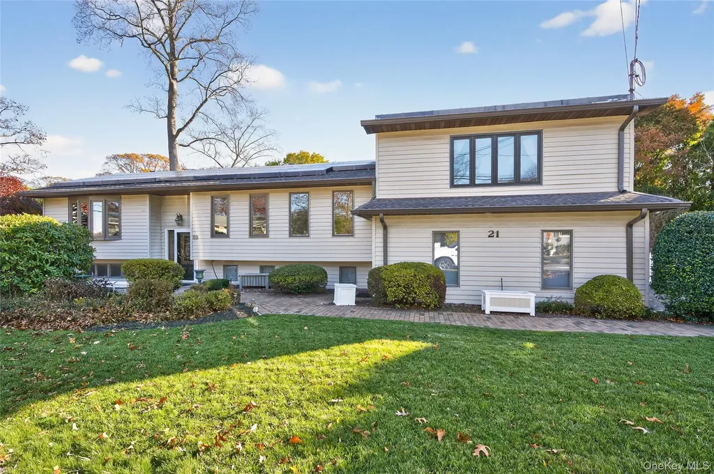 21 Forest Road Kings Park NY 11754