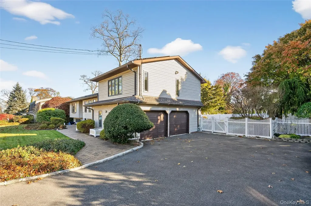 21 Forest Road Kings Park NY 11754