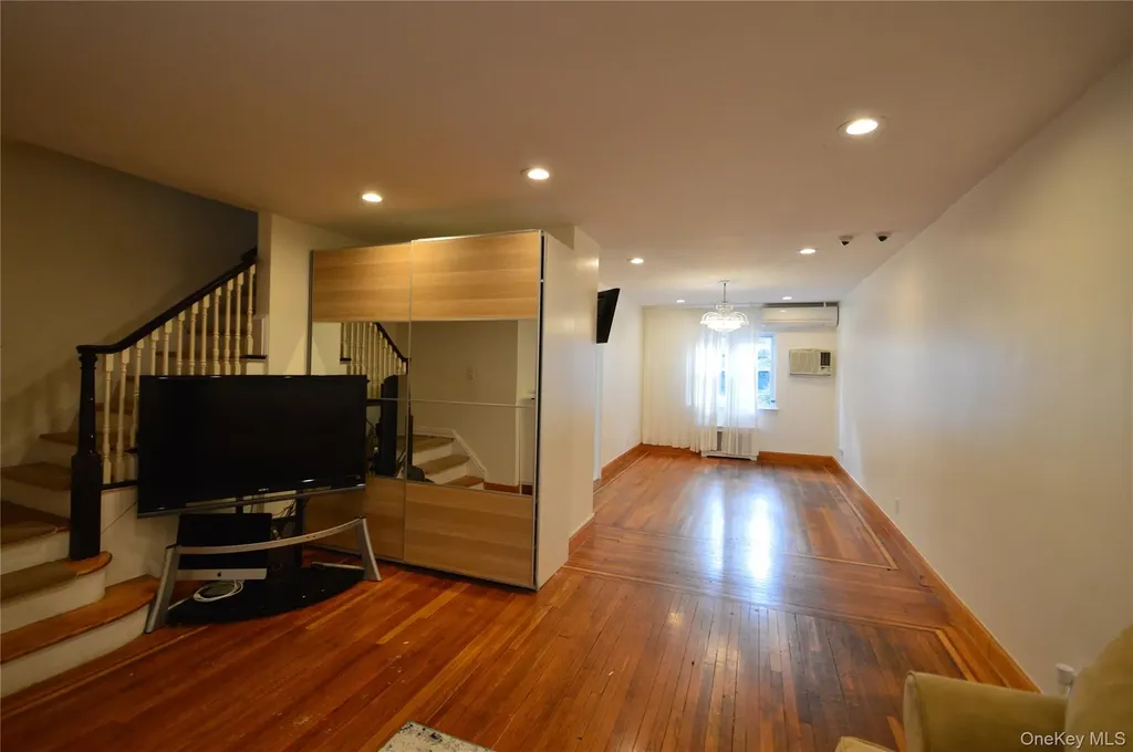 10546 65th Road Forest Hills NY 11375