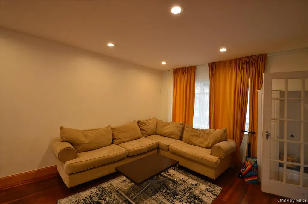10546 65th Road Forest Hills NY 11375