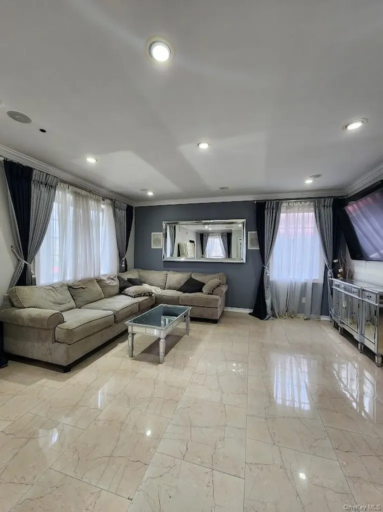 10546 65th Road Forest Hills NY 11375
