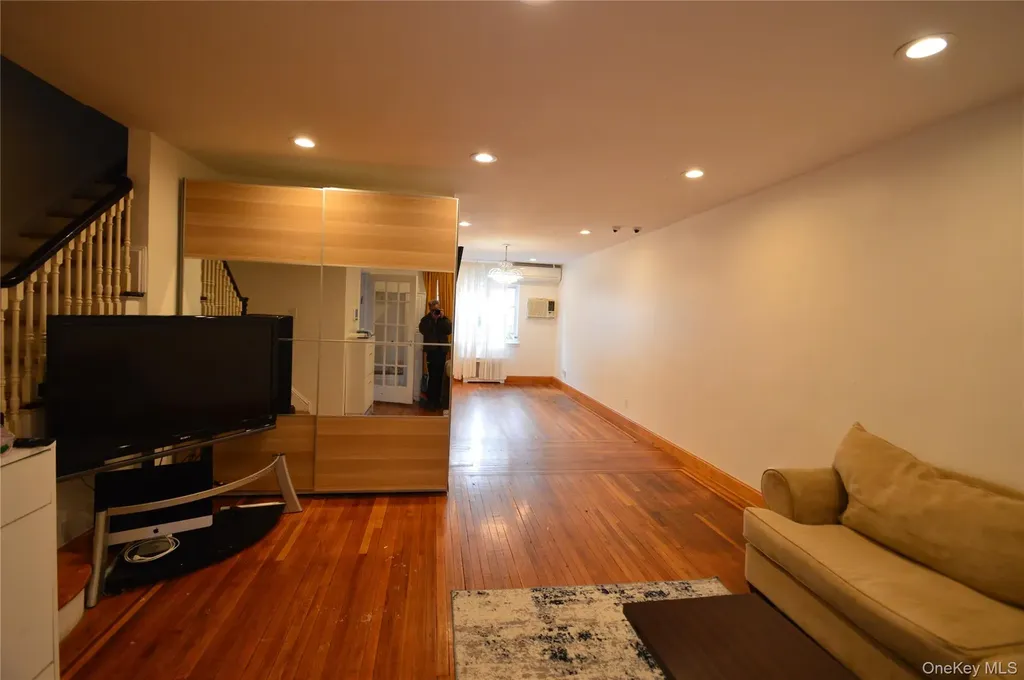 10546 65th Road Forest Hills NY 11375
