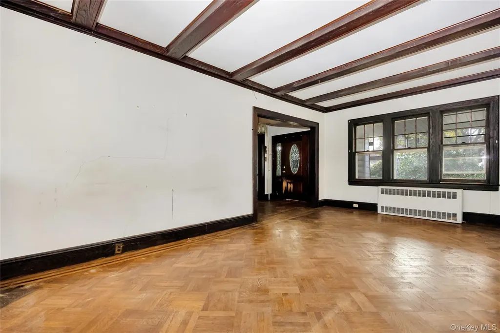 73 Peterson Place Lynbrook NY 11563